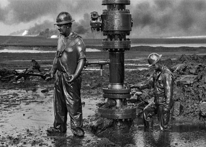 Kuwait, Removing a well head, 2007